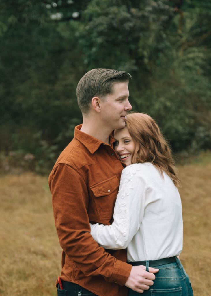 couple hugging in Washington 