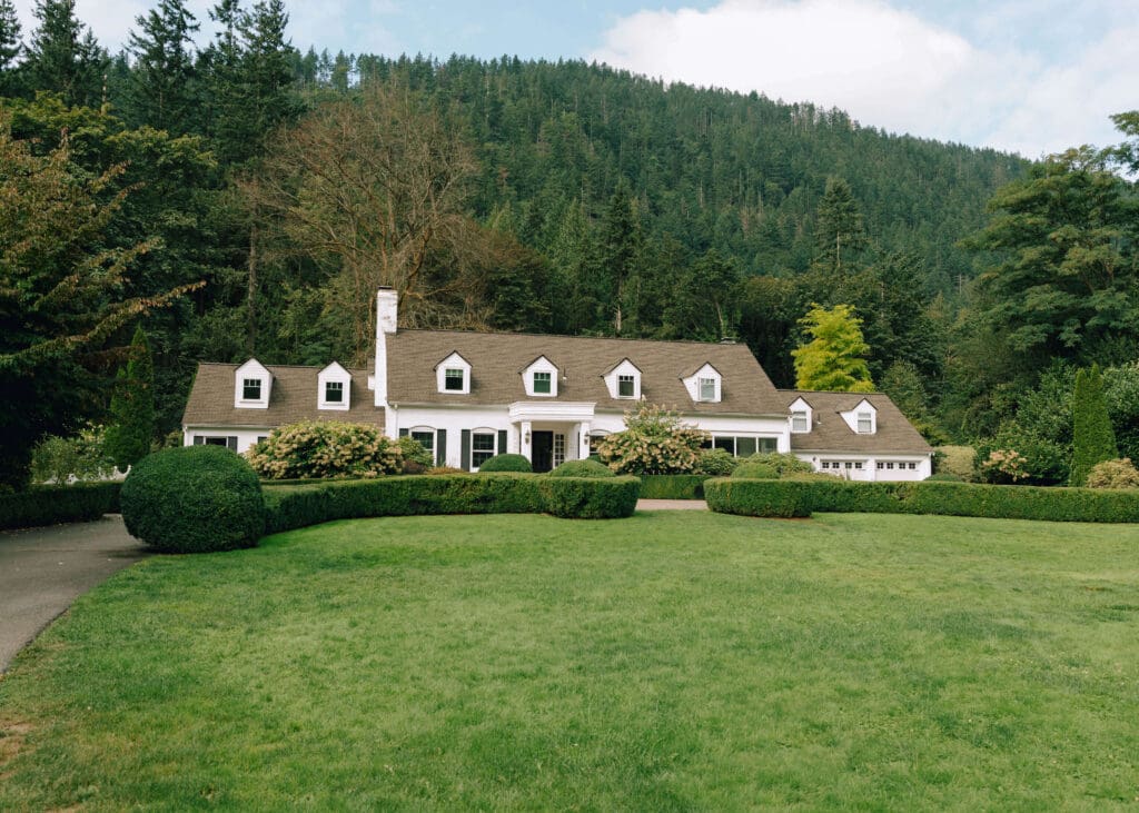 outside of fox hollow farm wedding venue i the fall 