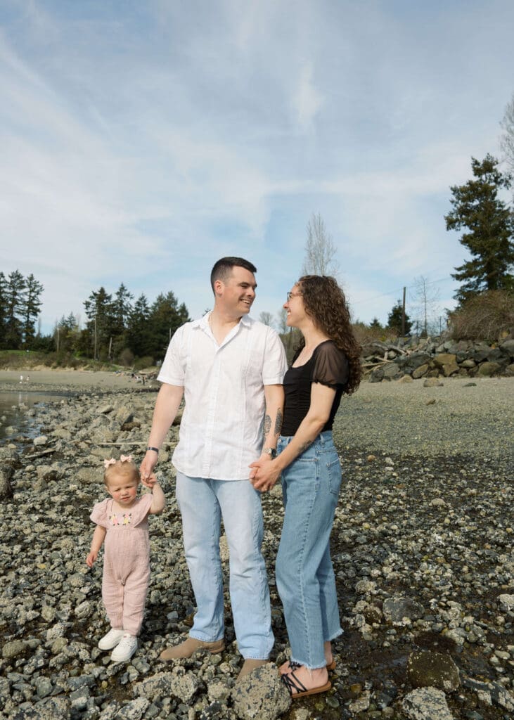 point defiance family photos of parents holding hands and holding toddlers hand on the beach