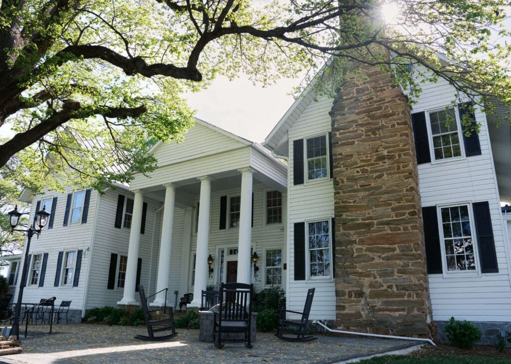 outside of Virginia wedding venue in Spring 