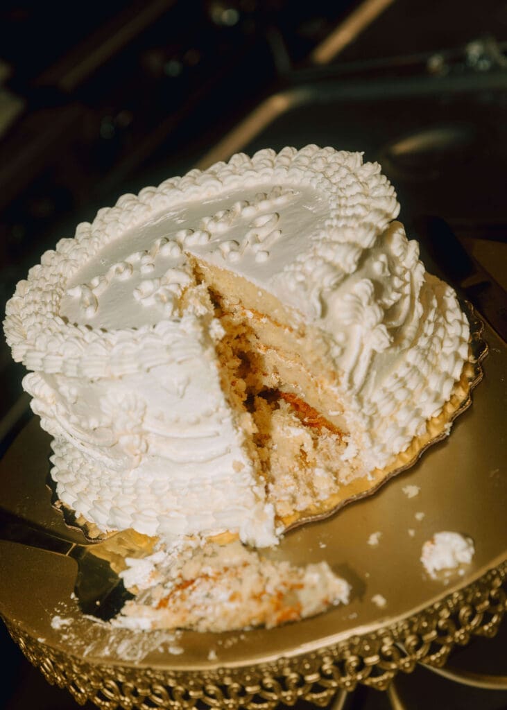 cut wedding cake