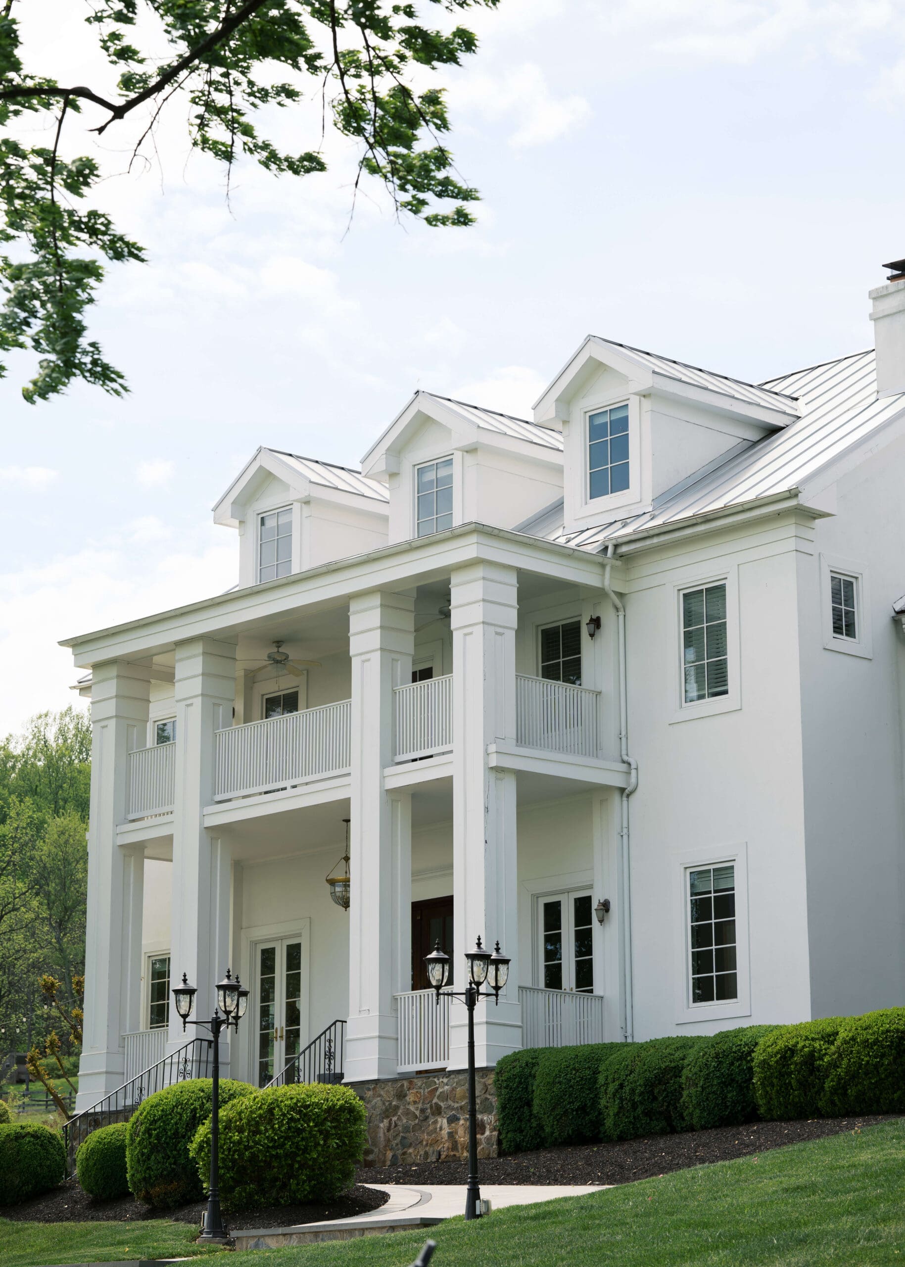 big white wedding venue in Northern Virginia with columns